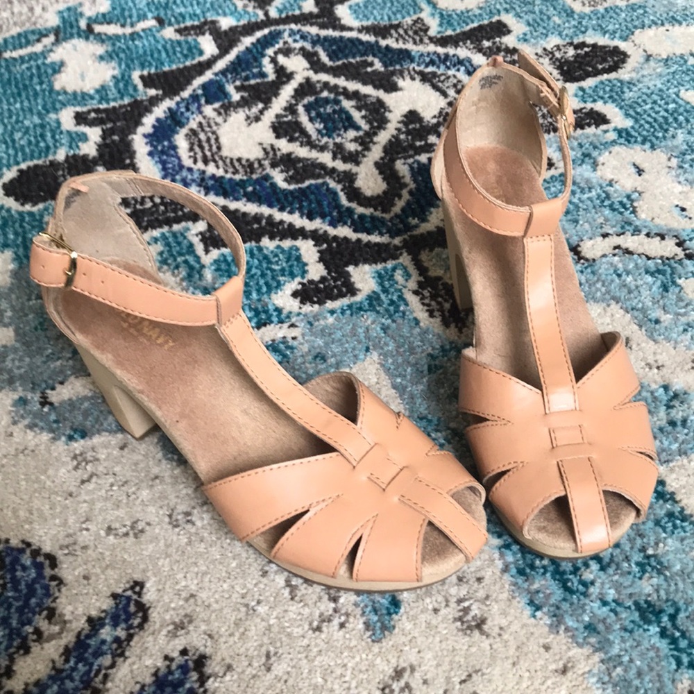 Tan strappy sandals with heel